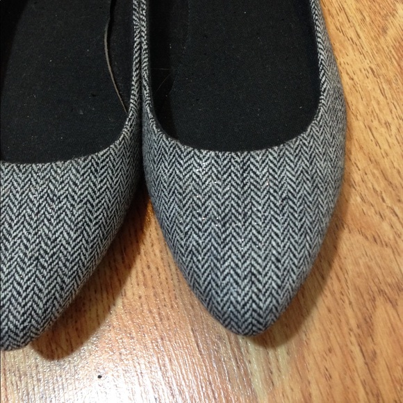GAP herringbone black & white flats - Picture 3 of 5